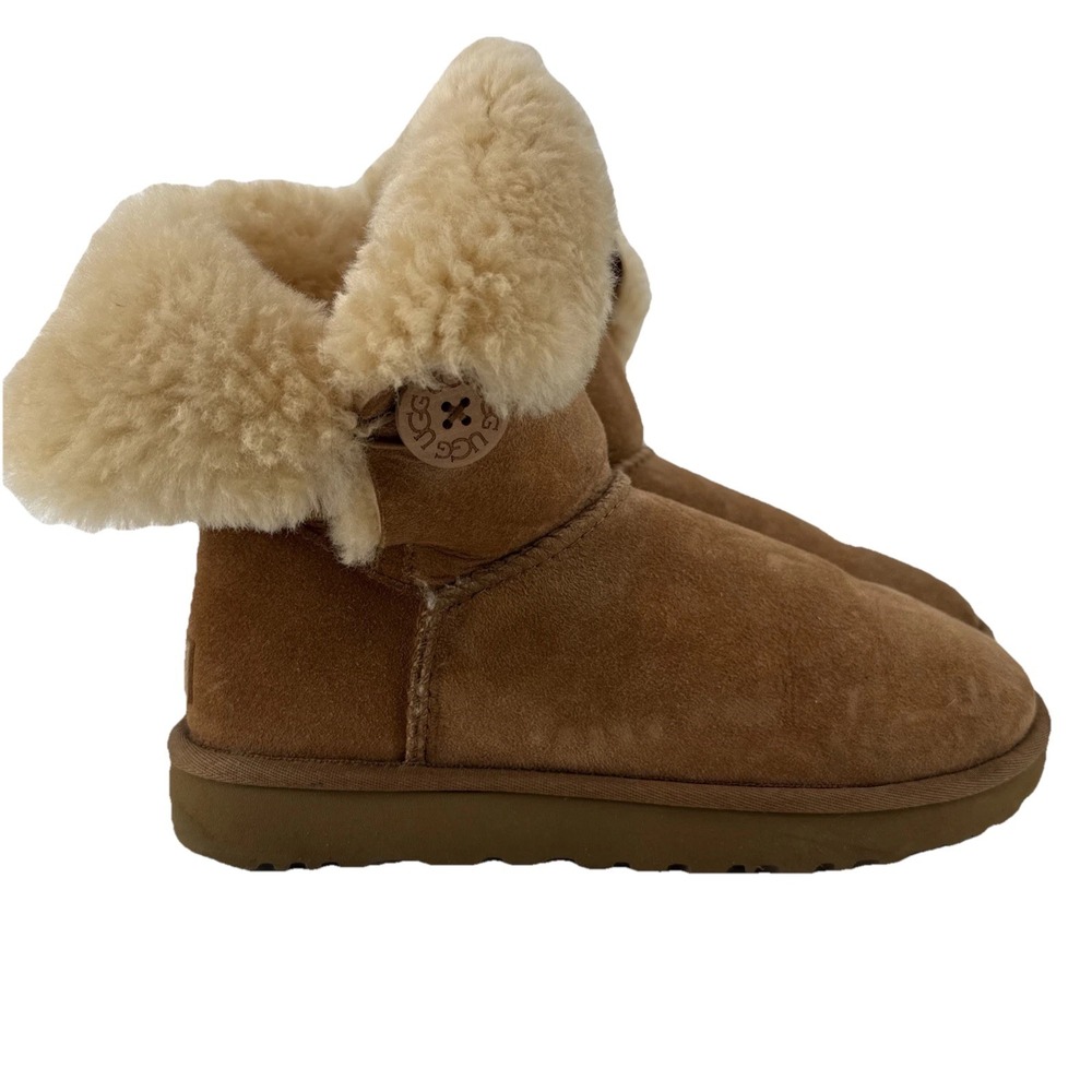 UGG Bailey Button II Women 10 Chestnut Suede Sheepskin Fur Lined Boots